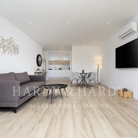H&h - Rare Modern & Elegant With Wonderful Sea Views, A Few Meters From Porto De Mos *