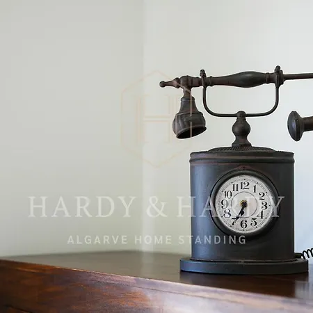 H&h Sea View Elegance: Modern Porto De Mos Apartment