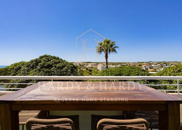 H&h - Rare Modern & Elegant With Wonderful Sea Views, A Few Meters From Porto De Mos Appartamento